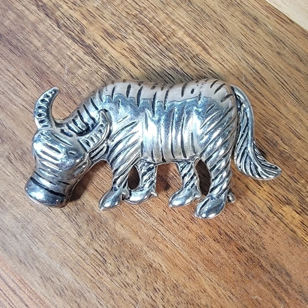 Vintage Buffalo Brooch Pin Metal 1970s - Picture 5 of 11